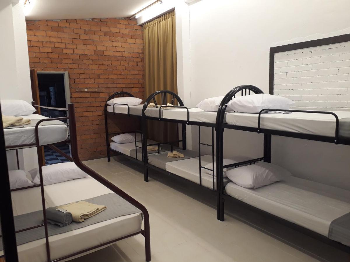 Dorm Master Hostel Padang Mat Sirat Kültér fotó