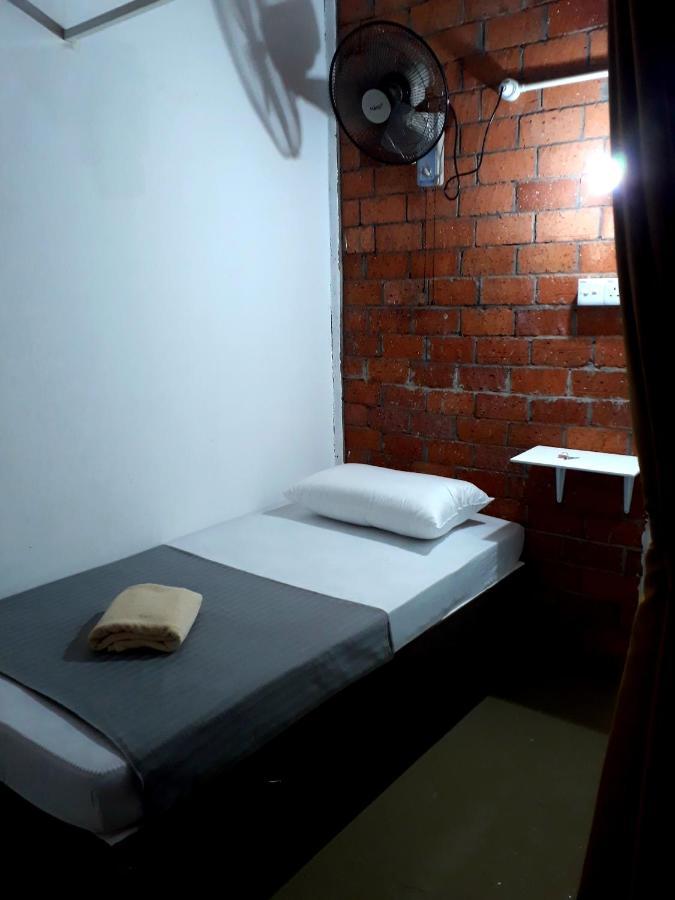 Hana'S Dorm Padang Mat Sirat Kültér fotó