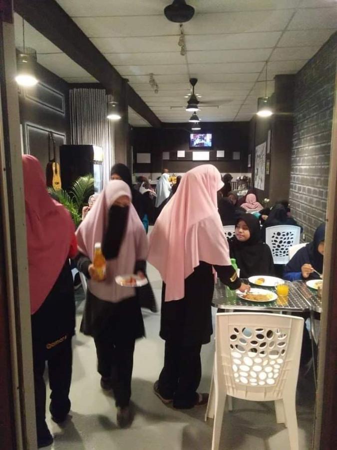 Hana'S Dorm Padang Mat Sirat Kültér fotó