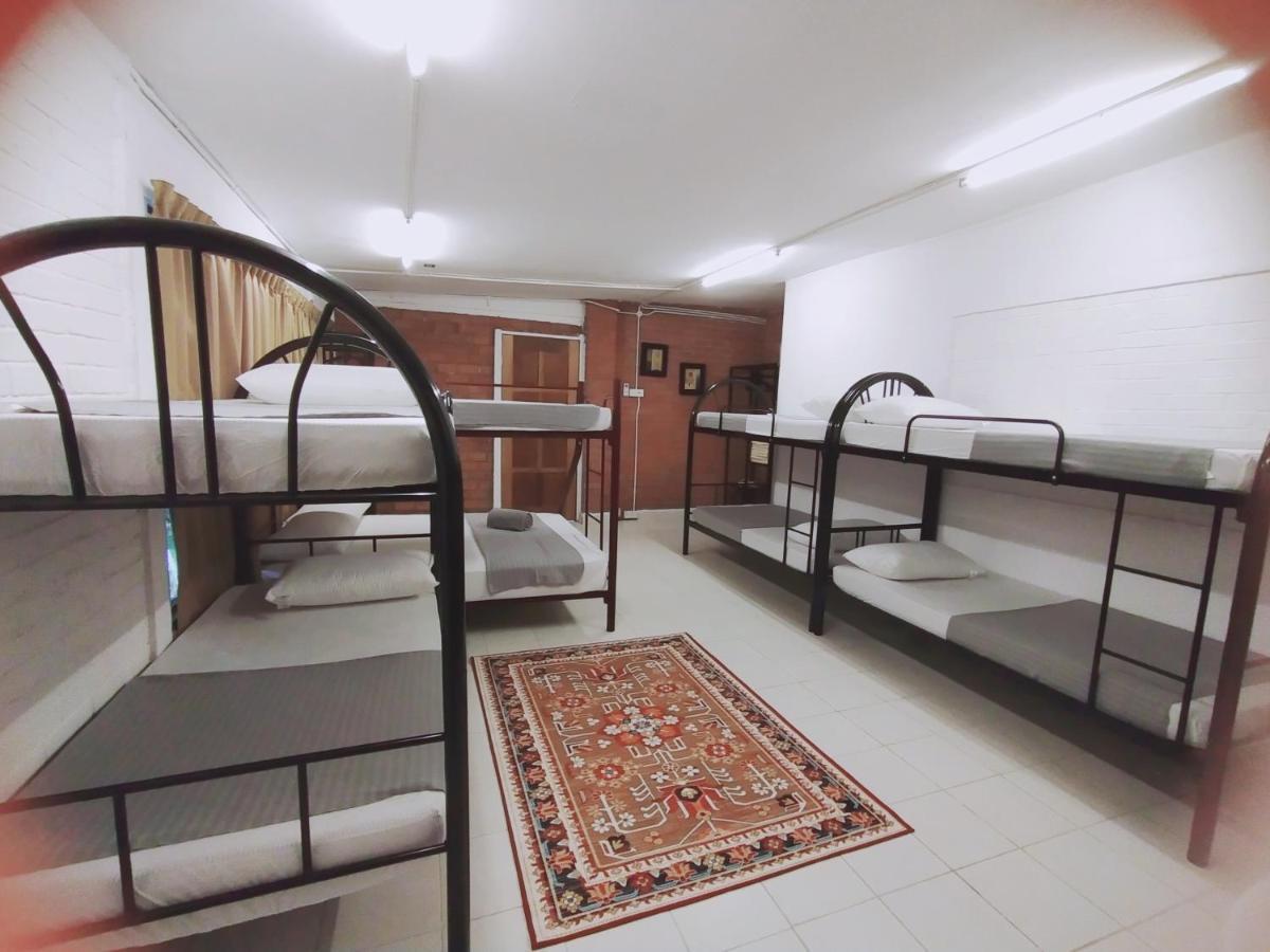 Dorm Master Hostel Padang Mat Sirat Kültér fotó